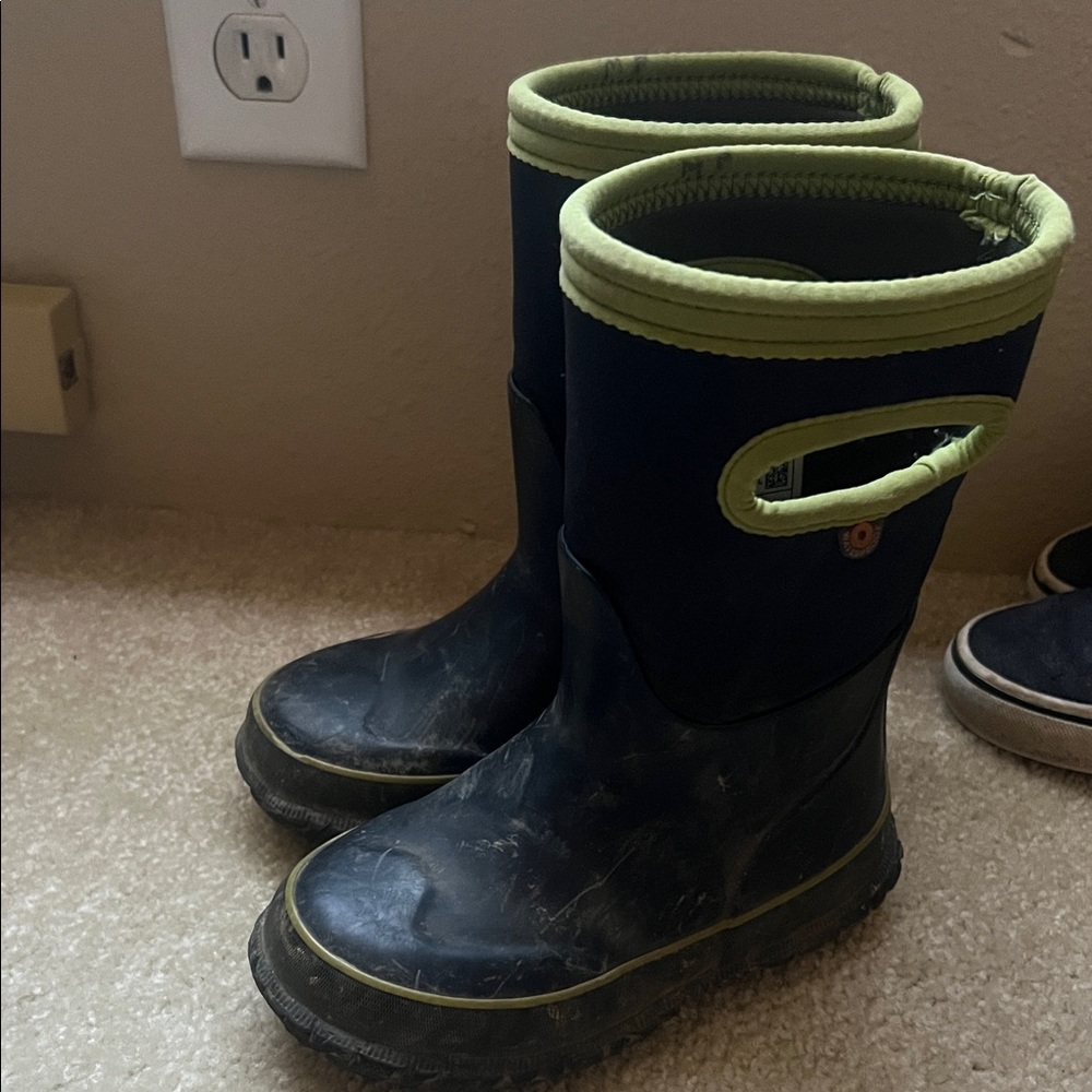 Kids Waterproof Black and Green Boots Boggs